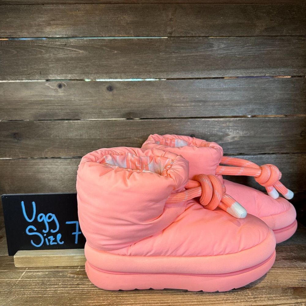 New NWOB Womens UGG Pink Coral Maxi Short Puffy Ankle Booties Boots‎ Size 7 M